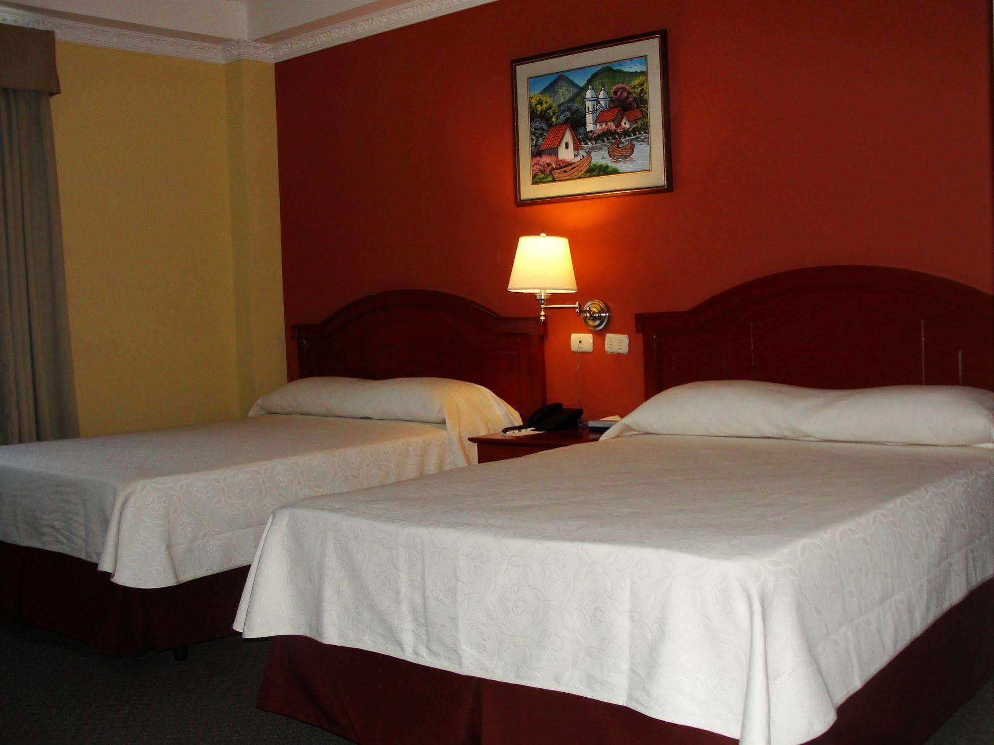 Hotel Sevilla Usulutan Ngoại thất bức ảnh
