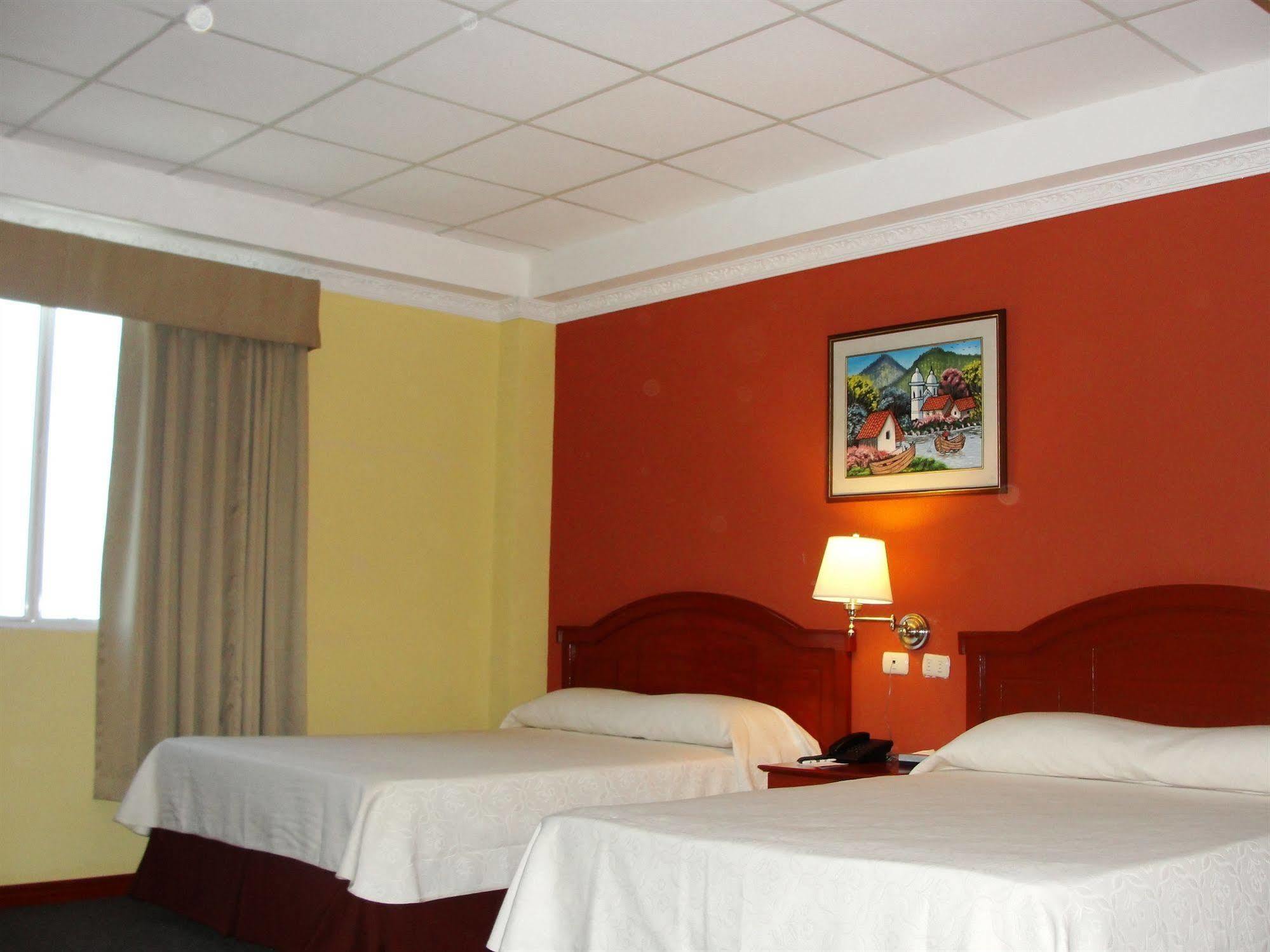 Hotel Sevilla Usulutan Ngoại thất bức ảnh